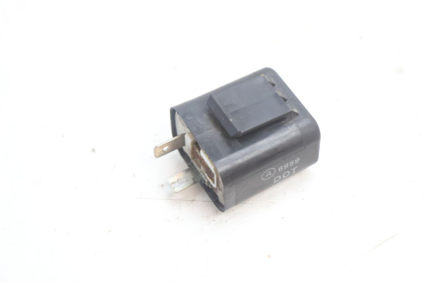 photo de Relé piscante SUZUKI GSX F GSXF 750 (1988 - 1998) - Zoom do estado de desgaste