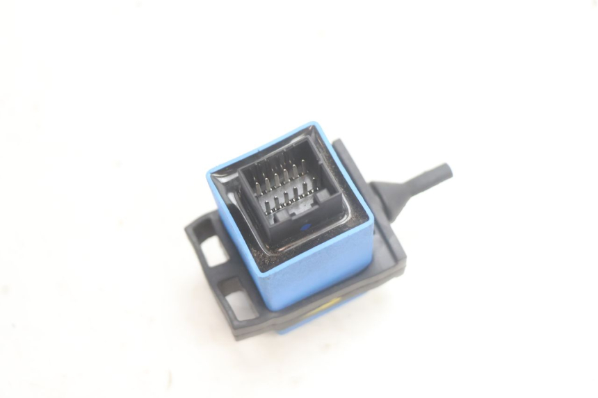 photo de CENTRAL DE PISCA PIAGGIO MP3 HPE 530 (2022 - 2026) - Outro ângulo de visão