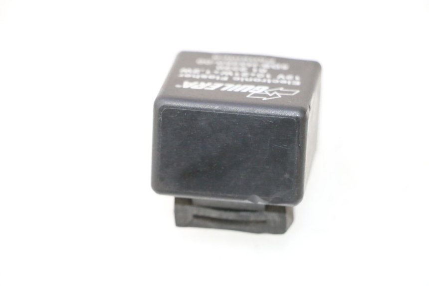 photo de CENTRALINA DE PISCAS YAMAHA YP MAJESTY 125 (1998 - 2001) - Outro ângulo de visão
