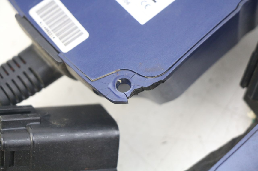 photo de CARREGADOR DE BATERIA PEUGEOT E-VIVACITY 1 (2012 - 2018) - Zoom do estado de desgaste