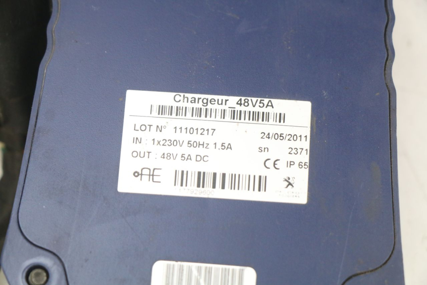 photo de CARREGADOR DE BATERIA PEUGEOT E-VIVACITY 1 (2012 - 2018) - Marcações e referências
