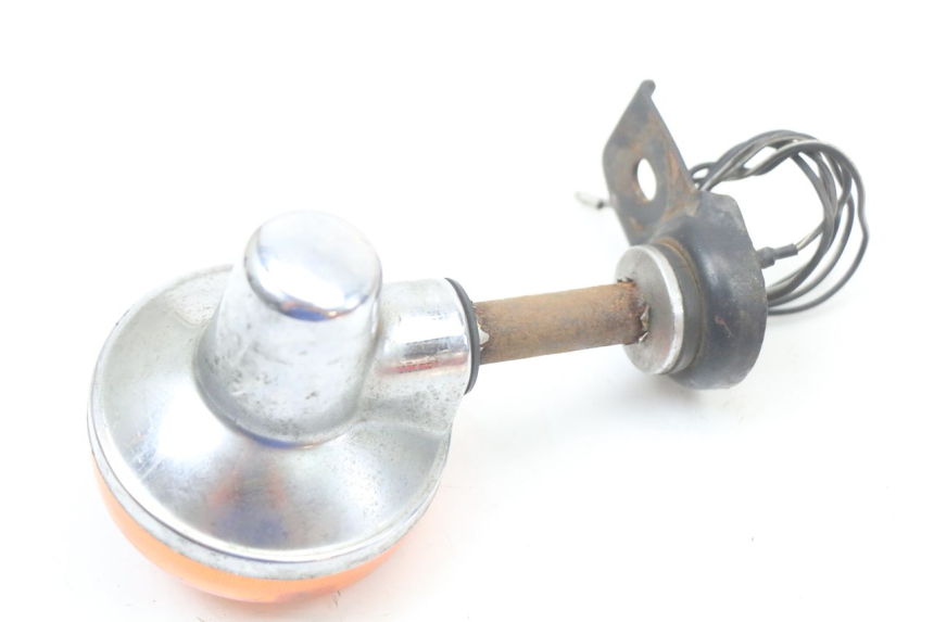 photo de PISCA TRASEIRO DIREITO SUZUKI GN 125 (1997 - 2000) - Outro ângulo de visão