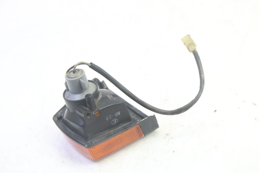 photo de PISCA TRASEIRO DIREITO KAWASAKI GPZ RX 1000 (1986 - 1988) - Outro ângulo de visão