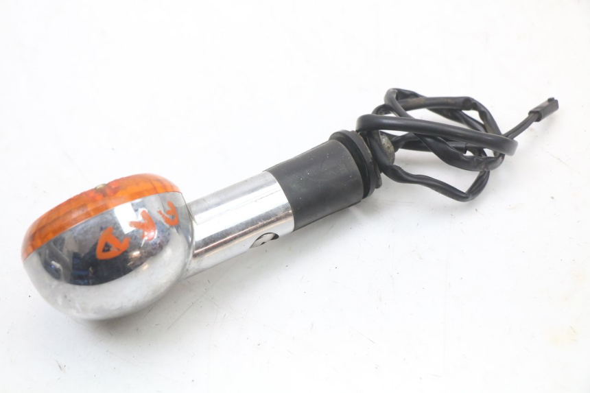 photo de PISCA TRASEIRO DIREITO SUZUKI GZ MARAUDER 125 (1998 - 2004) - Outro ângulo de visão