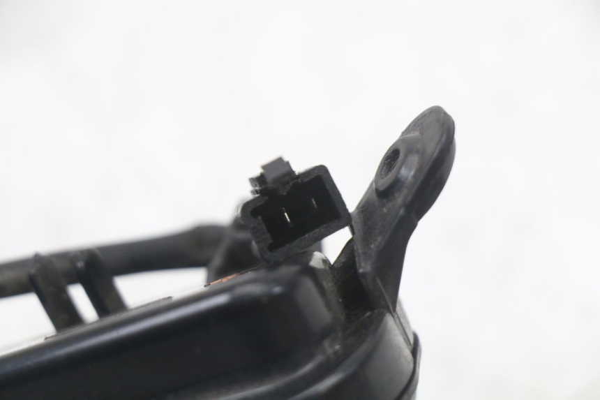 photo de PISCA TRASEIRO DIREITO PEUGEOT DJANGO 125 (2014 - 2017) - Pontos de fixação