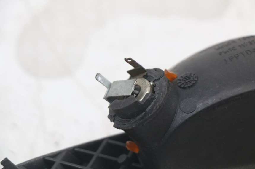 photo de PISCA TRASEIRO DIREITO PEUGEOT ELYSTAR 50 (2002 - 2014) - Pontos de fixação