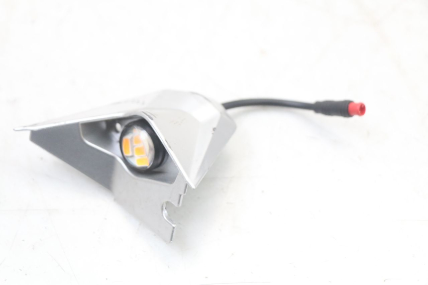 photo de PISCA TRASEIRO DIREITO DUALTRON TOGO PLUS 1 - Detalhe da peça