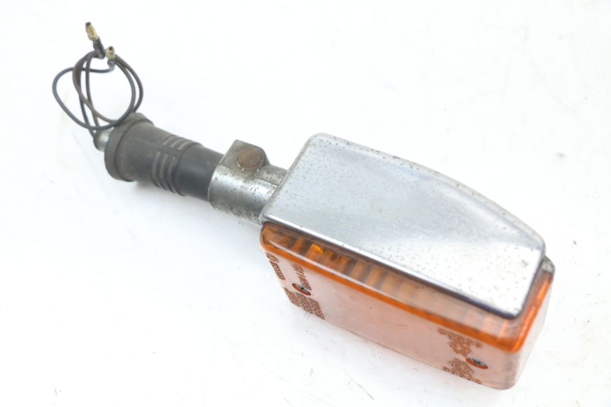 photo de PISCA TRASEIRO DIREITO YAMAHA XJ F 900 (1983 - 1994) - Zoom do estado de desgaste
