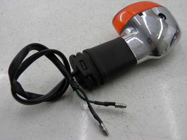 photo de PISCA TRASEIRO DIREITO YAMAHA YBR CUSTOM 125 (2008 - 2010) - Outro ângulo de visão