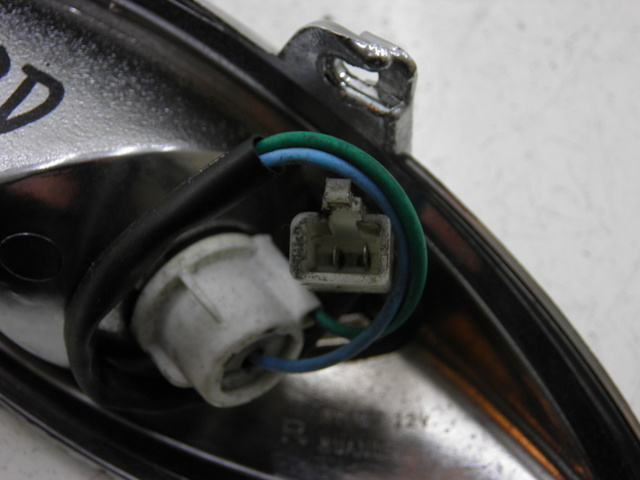 photo de PISCA TRASEIRO DIREITO YAMASAKI YM50QT-N3 RETRO 50 (2012 - 2014) - Outro ângulo de visão