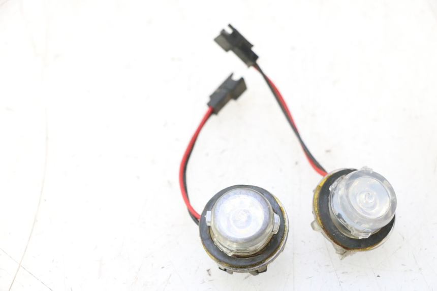 photo de LANTERNA TRASEIRA DE SETA JM MOTORS EVOLIS 4T 50 (2018 - 2022) - Zoom do estado de desgaste