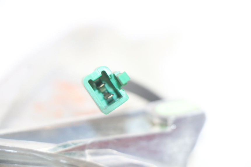 photo de PISCA TRASEIRO ESQUERDO PEUGEOT GEOPOLIS RS 125 (2007 - 2009) - Pontos de fixação
