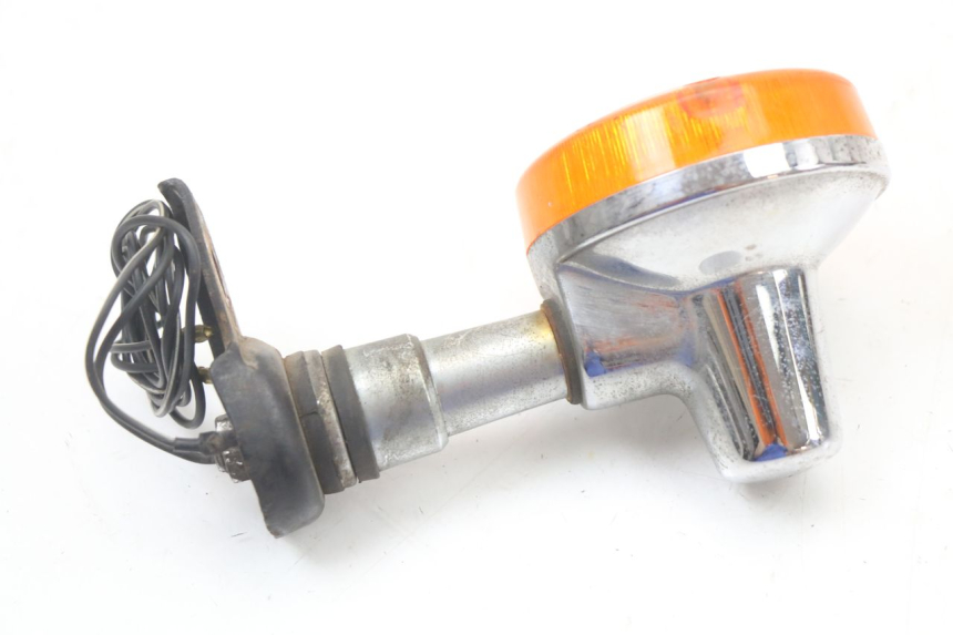 photo de PISCA TRASEIRO ESQUERDO SUZUKI GN 125 (1997 - 2000) - Outro ângulo de visão