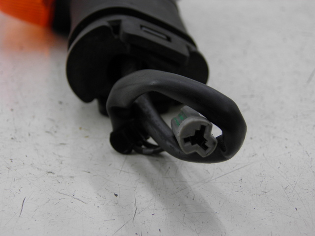 photo de PISCA TRASEIRO ESQUERDO YAMAHA TDM 900 (2004 - 2006) - Outro ângulo de visão