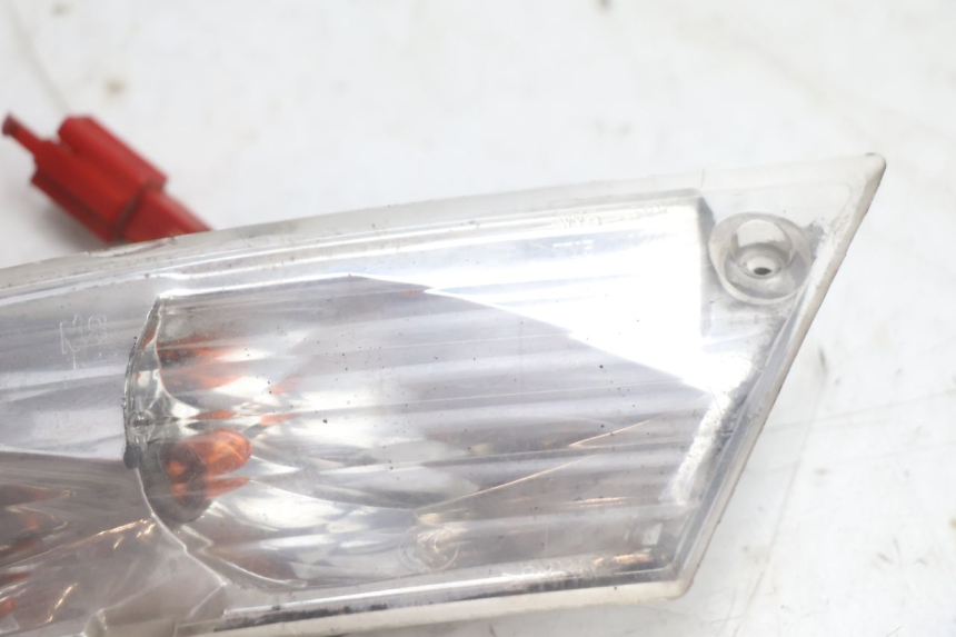 photo de LANTERNA TRASEIRA ESQUERDA PIAGGIO ZIP IGET 4T 50 (2021 - 2023) - Zoom do estado de desgaste