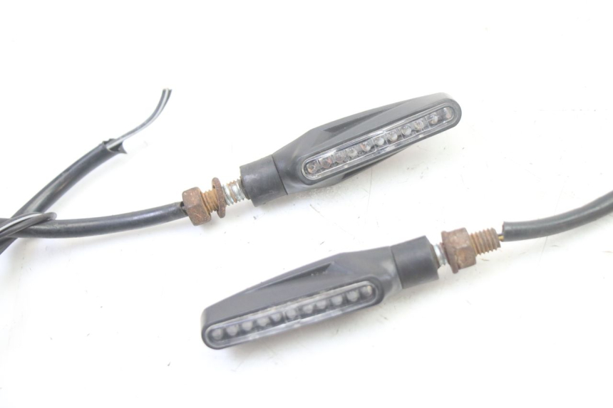 photo de PISCA TRASEIRO SUZUKI GSR 750 (2011 - 2017) - Outro ângulo de visão