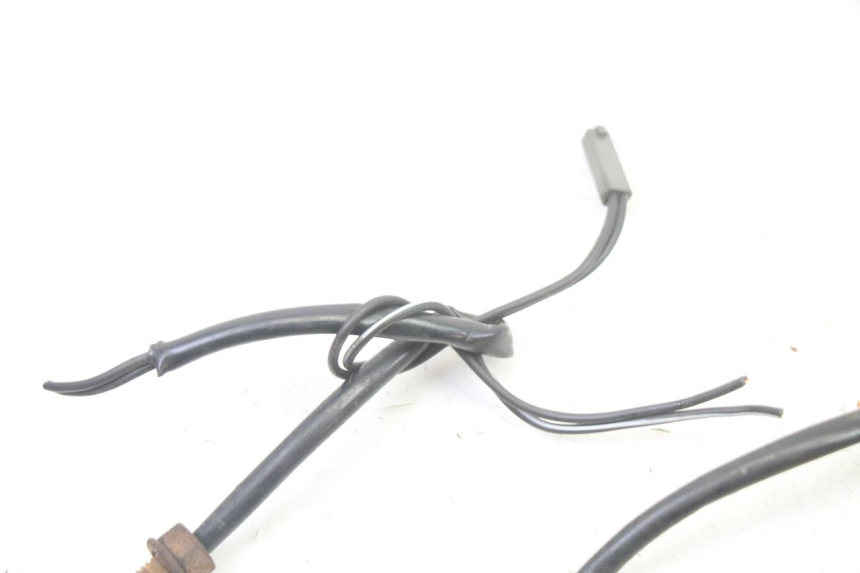 photo de PISCA TRASEIRO SUZUKI GSR 750 (2011 - 2017) - Pontos de fixação
