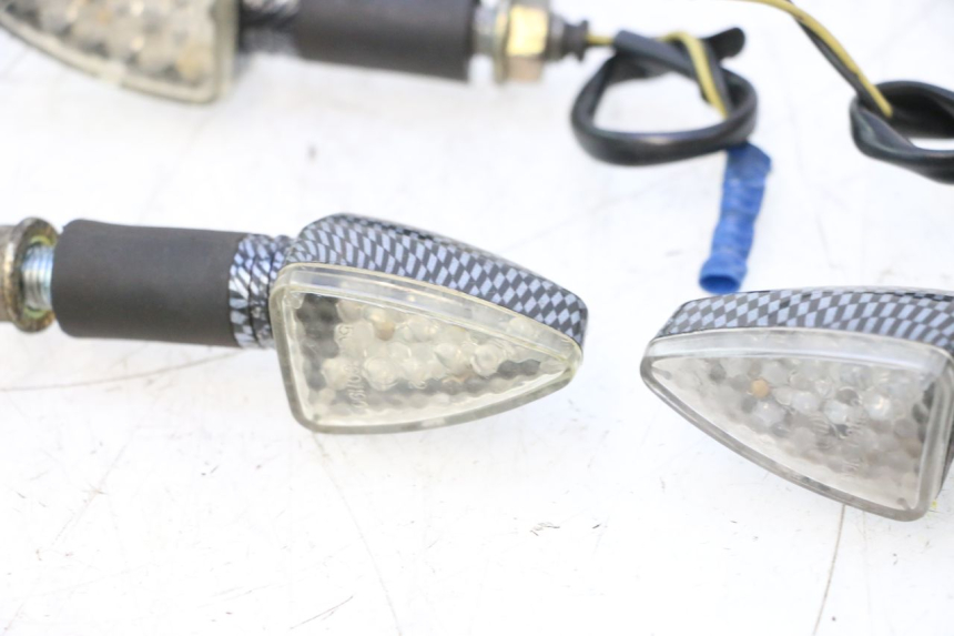 photo de PISCA TRASEIRO PEUGEOT LUDIX SNAKE 2T 50 (2004 - 2014) - Pontos de fixação