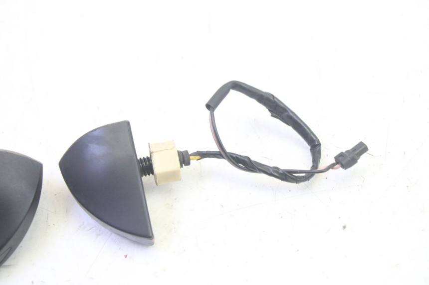 photo de PISCA TRASEIRO PIAGGIO MP3 RL 250 (2006 - 2010) - Pontos de fixação