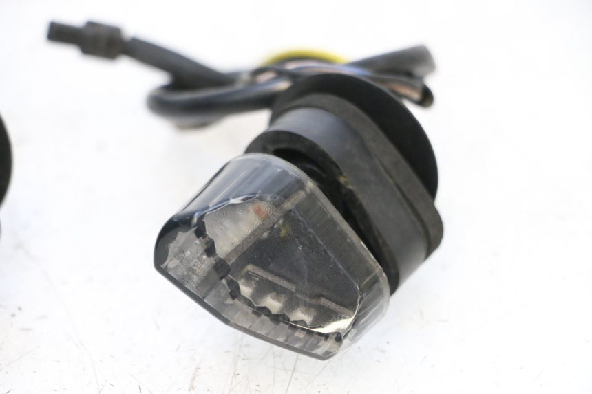 photo de PISCA TRASEIRO PIAGGIO MP3 RL 250 (2006 - 2010) - Estado da superfície