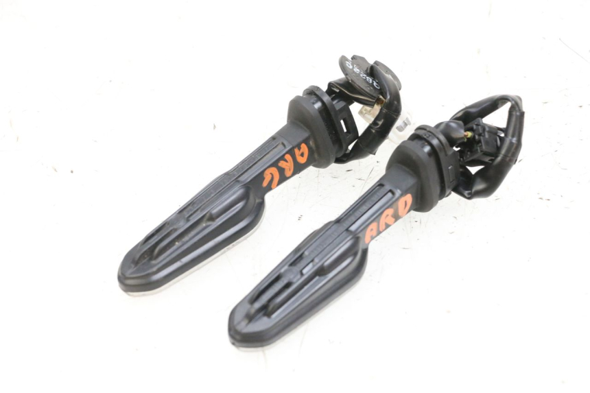 photo de PISCA TRASEIRO YAMAHA NEO'S CORE 1 (2022 - 2026) - Outro ângulo de visão