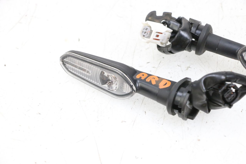 photo de PISCA TRASEIRO YAMAHA NEO'S CORE 1 (2022 - 2026) - Pontos de fixação