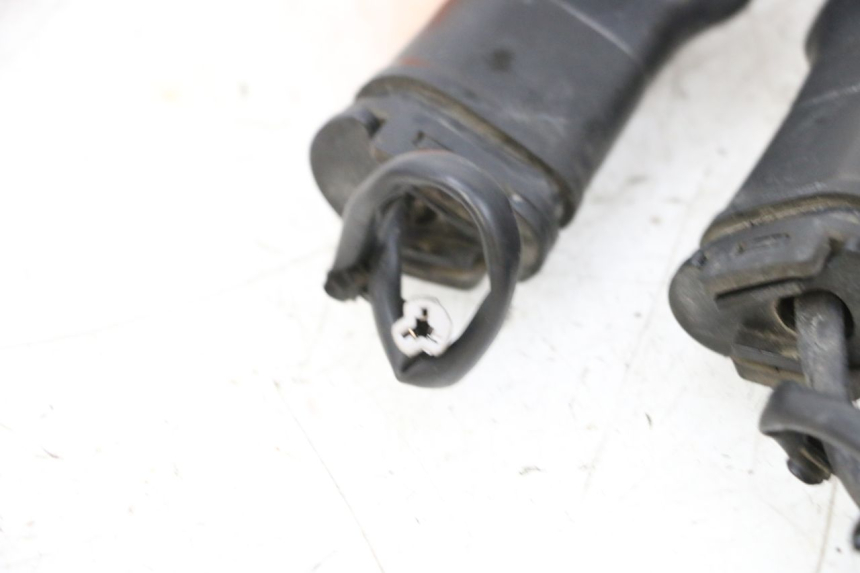 photo de PISCA TRASEIRO YAMAHA TDM ABS 900 (2002 - 2014) - Pontos de fixação