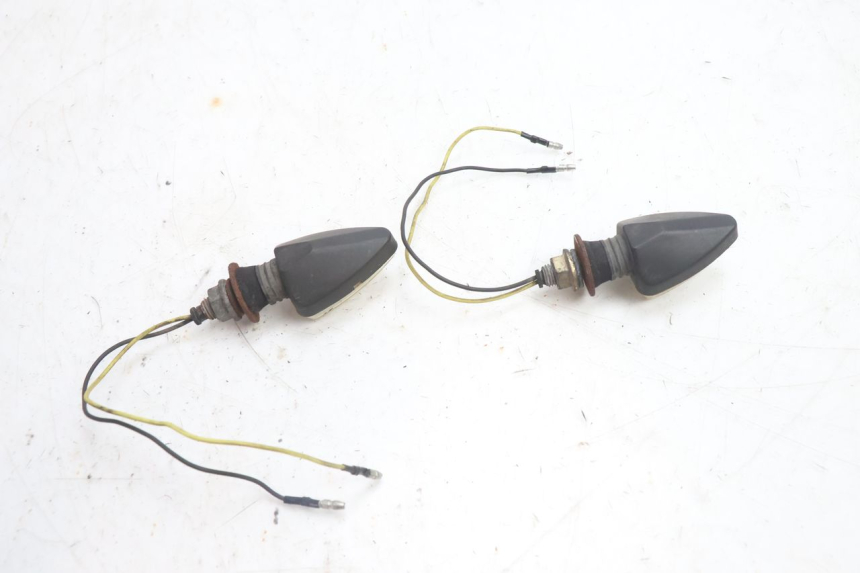 photo de LANTERNA TRASEIRA DE SETA YAMAHA XJR 1300 (1998 - 2002) - Pontos de fixação