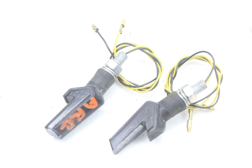 photo de PISCA TRASEIRO YAMAHA FZS FAZER 600 (2001 - 2003) - Outro ângulo de visão