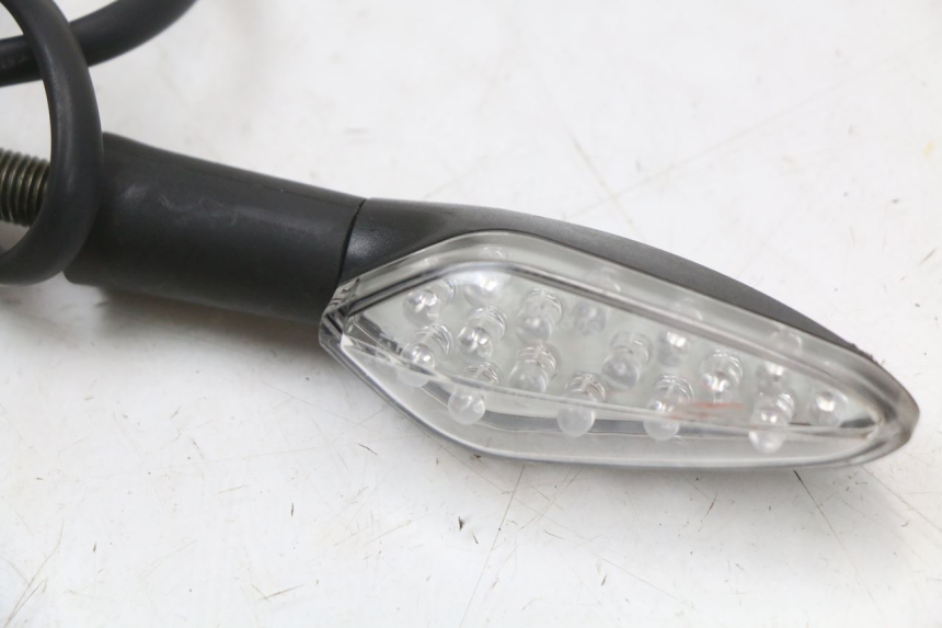 photo de Pisca dianteiro direito E-MAX 80L 1 (2011 - 2014) - Detalhe da peça