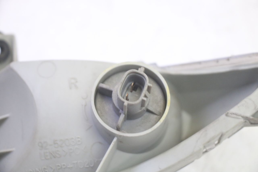 photo de Pisca dianteiro direito SUZUKI BURGMAN 125 (2007 - 2014) - Pontos de fixação
