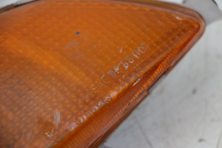 photo de Pisca dianteiro direito HONDA CBR F SC25 1000 (1989 - 1992) - Zoom do estado de desgaste