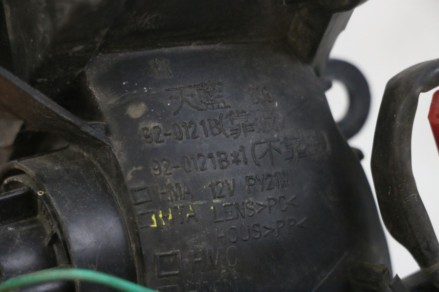 photo de Pisca dianteiro direito SYM GTS EVO 125 (2009 - 2013) - Zoom do estado de desgaste
