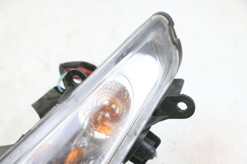 photo de Pisca dianteiro direito SYM GTS EVO 125 (2009 - 2013) - Pontos de fixação