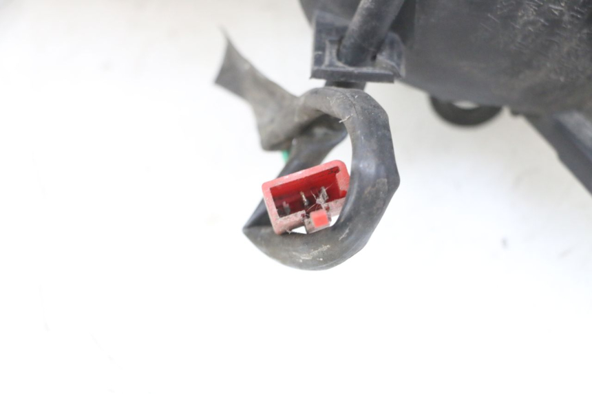 photo de Pisca dianteiro direito SYM GTS EVO 125 (2009 - 2013) - Estado da superfície