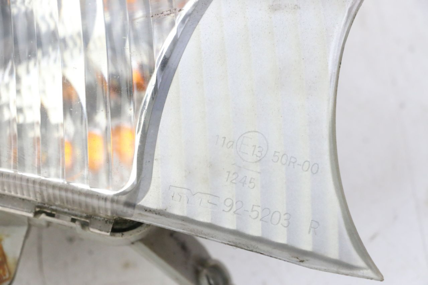 photo de Pisca dianteiro direito SUZUKI BURGMAN 125 (2007 - 2014) - Pontos de fixação