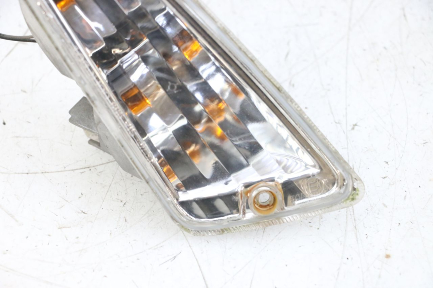 photo de Pisca dianteiro direito PIAGGIO VESPA GTS SUPER IE 125 (2009 - 2016) - Pontos de fixação
