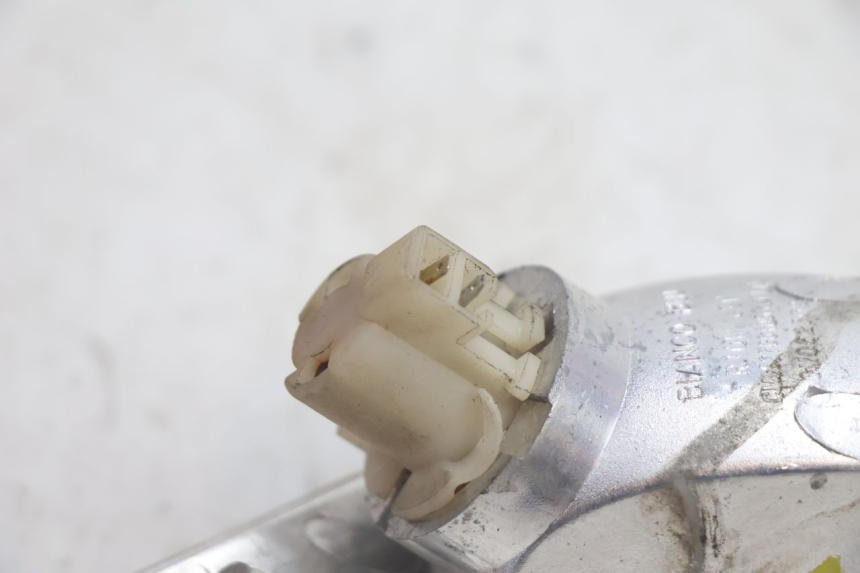photo de SETAS DIANTEIRAS DIREITAS PIAGGIO ZIP IGET 4T 50 (2021 - 2023) - Pontos de fixação
