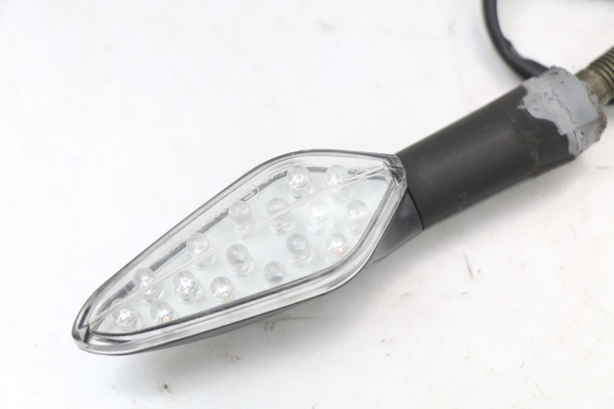 photo de Pisca dianteiro esquerdo E-MAX 80L 1 (2011 - 2014) - Detalhe da peça