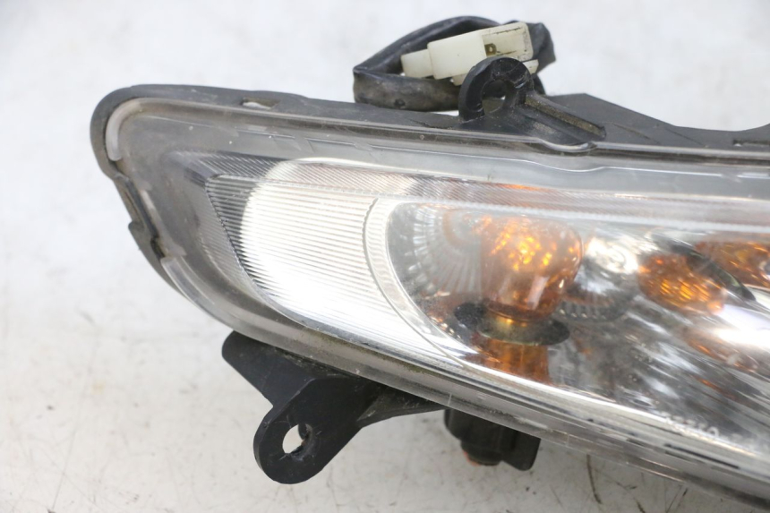 photo de Pisca dianteiro esquerdo SYM GTS EVO 125 (2009 - 2013) - Vista geral