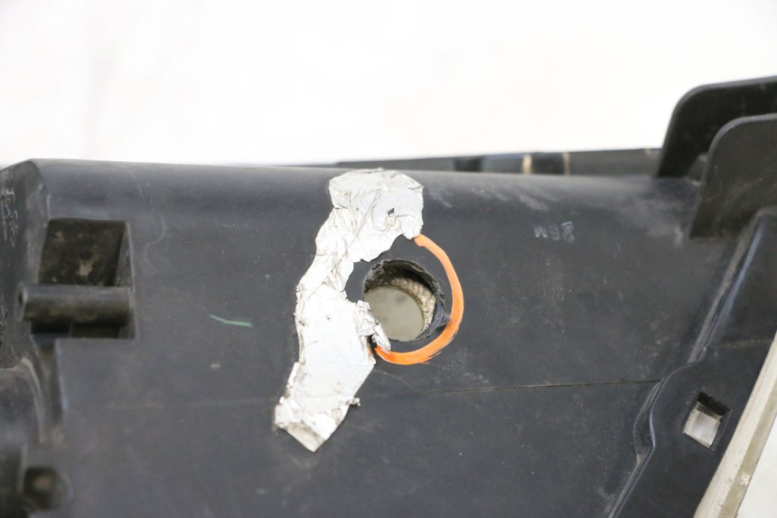 photo de Pisca dianteiro esquerdo SYM GTS EVO 125 (2009 - 2013) - Pontos de fixação