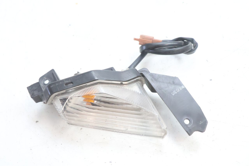 photo de SINALIZADOR DIANTEIRO ESQUERDO YAMAHA N-MAX NMAX 125 (2021 - 2024) - Zoom do estado de desgaste