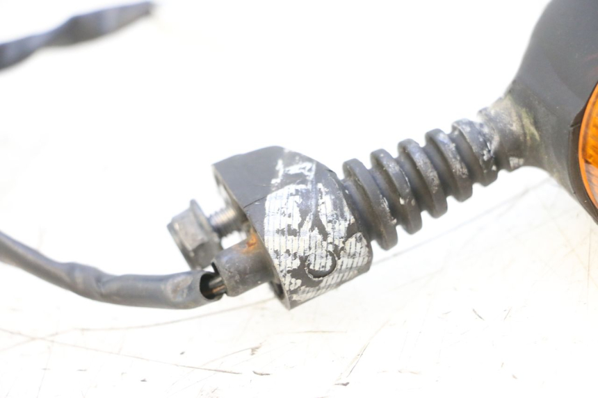 photo de Pisca dianteiro esquerdo YAMAHA NEOS NEO'S 4T 50 (2008 - 2016) - Zoom do estado de desgaste