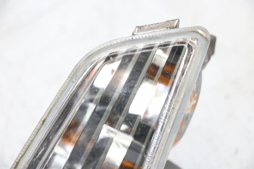photo de Pisca dianteiro esquerdo PIAGGIO VESPA GTS SUPER IE 125 (2009 - 2016) - Pontos de fixação