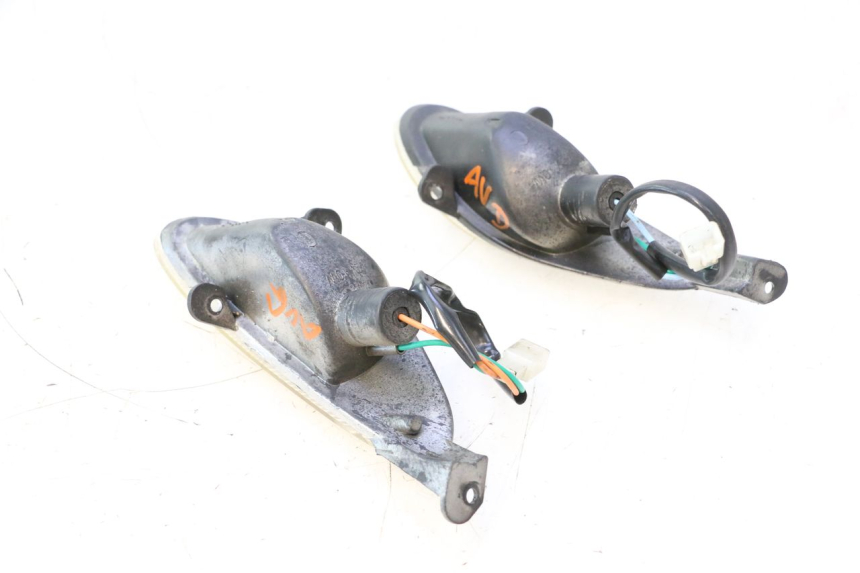 photo de Pisca dianteiro TNT MOTOR ROMA 10' 2T 50 (2011 - 2018) - Pontos de fixação