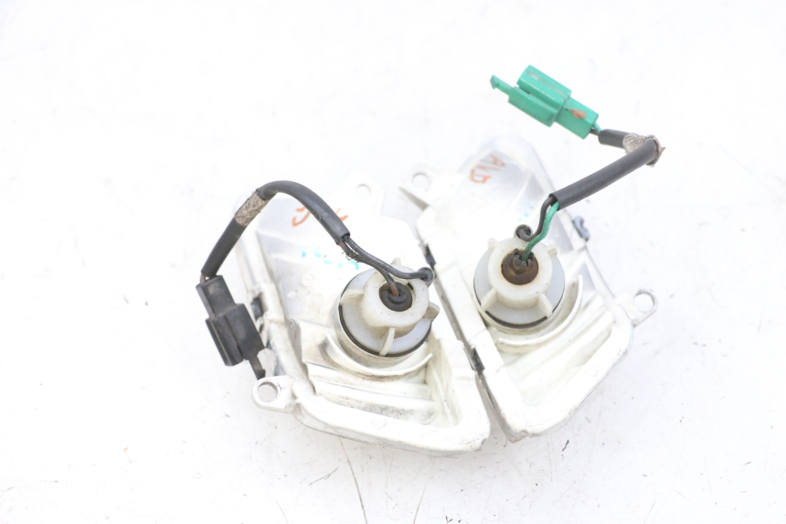 photo de PISCA DIANTEIRO YAMAHA XMAX X-MAX 125 (2006 - 2009) - Outro ângulo de visão