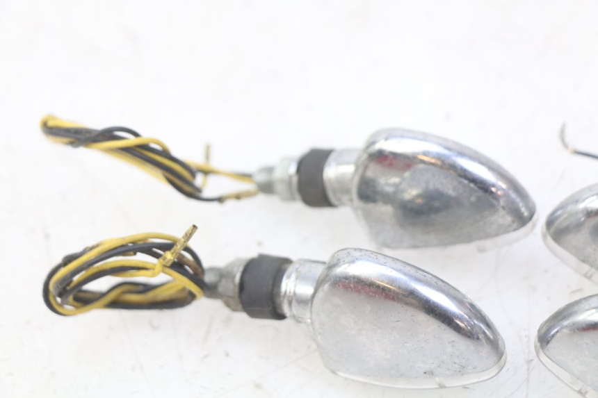 photo de Pisca dianteiro KAWASAKI ZEPHYR 1100 ( - 1995) - Pontos de fixação