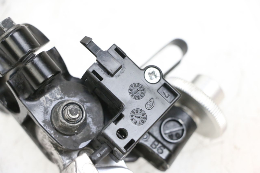 photo de MANETE DE EMBREAGEM YAMAHA MT-07 MT07 ABS 700 (2018 - 2020) - Zoom do estado de desgaste