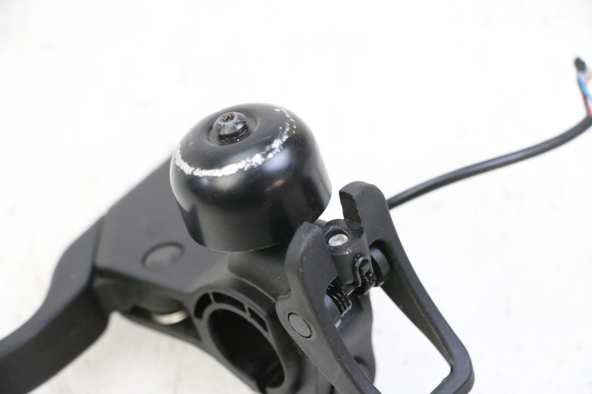 photo de MANETE DE FREIO ESQUERDA SEGWAY NINEBOT E2 1 - Detalhe da peça