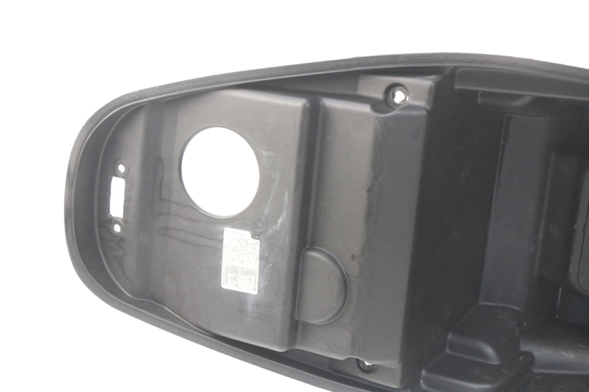 photo de BAÚ DE SELIM KYMCO AGILITY CITY 4T 50 (2008 - 2016) - Pontos de fixação